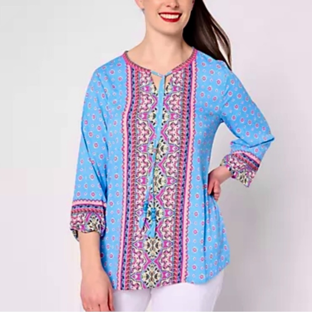 Belle Kin Glavel. Elegant Blue Patterned Women's Blouse